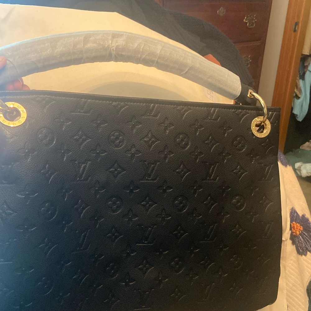 Authentic Louis Vuitton Artsy MM Monogram Empreinte - black